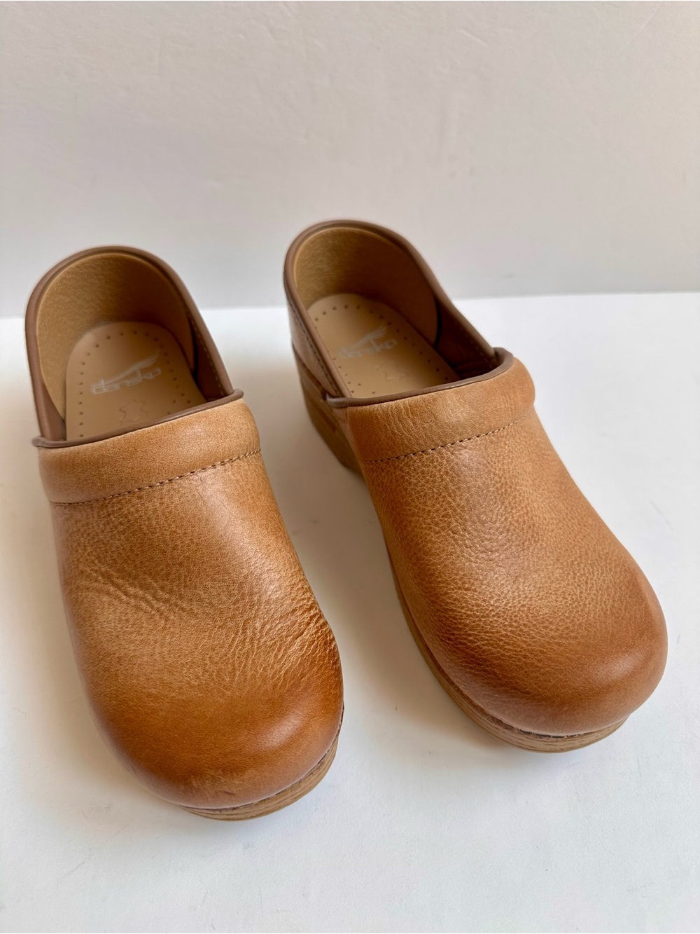 Dansko Women's Leather Clogs in Distressed Honey Tan Brown WIDE Size 37W